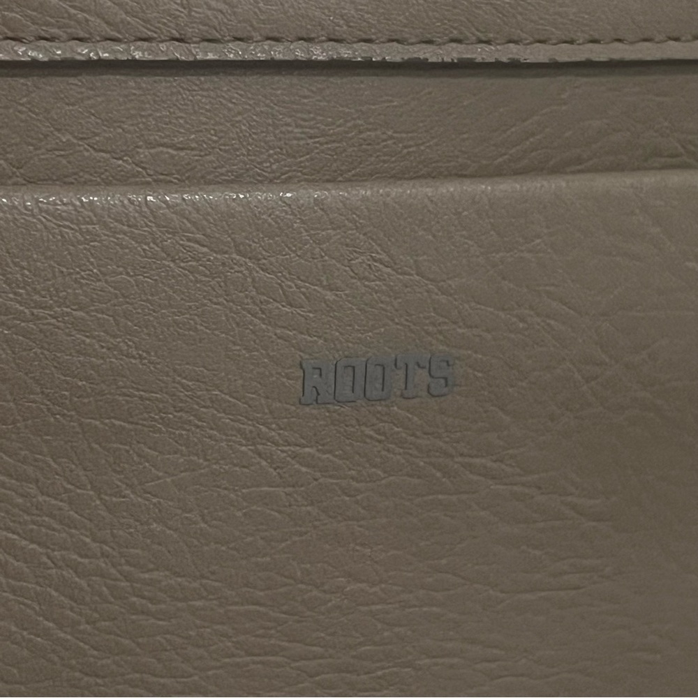 ROOTS Tan Leather Shoulder Crossbody Bag Casual Everyday Bag Zipper Closure - Picture 5 of 8
